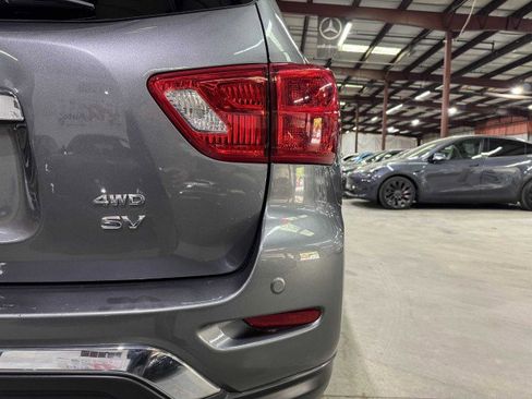 Used 2019 Nissan Pathfinder SV image 10