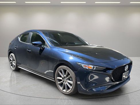 Used 2020 MAZDA MAZDA3 Hatchback w/ Preferred Package FWD image 4