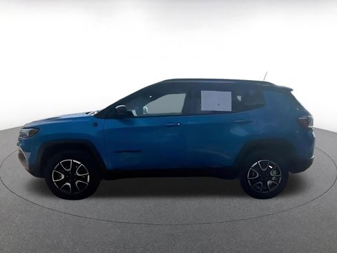 Used 2025 Jeep Compass Trailhawk AWD/4WD image 9