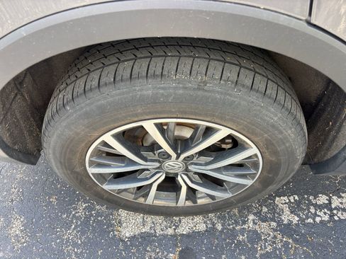 Used 2019 Volkswagen Tiguan SE AWD/4WD image 14