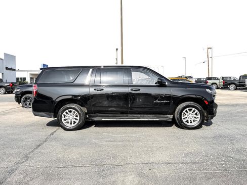 Used 2022 Chevrolet Suburban LT AWD/4WD image 4