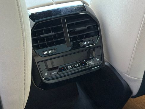 Used 2023 BMW iX xDrive50 w/ Premium Package image 16