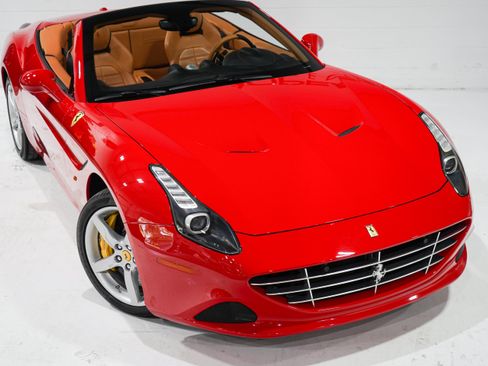 Used 2015 Ferrari California T RWD image 27