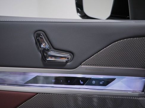 New 2026 BMW 760i xDrive w/ Premium Package image 17