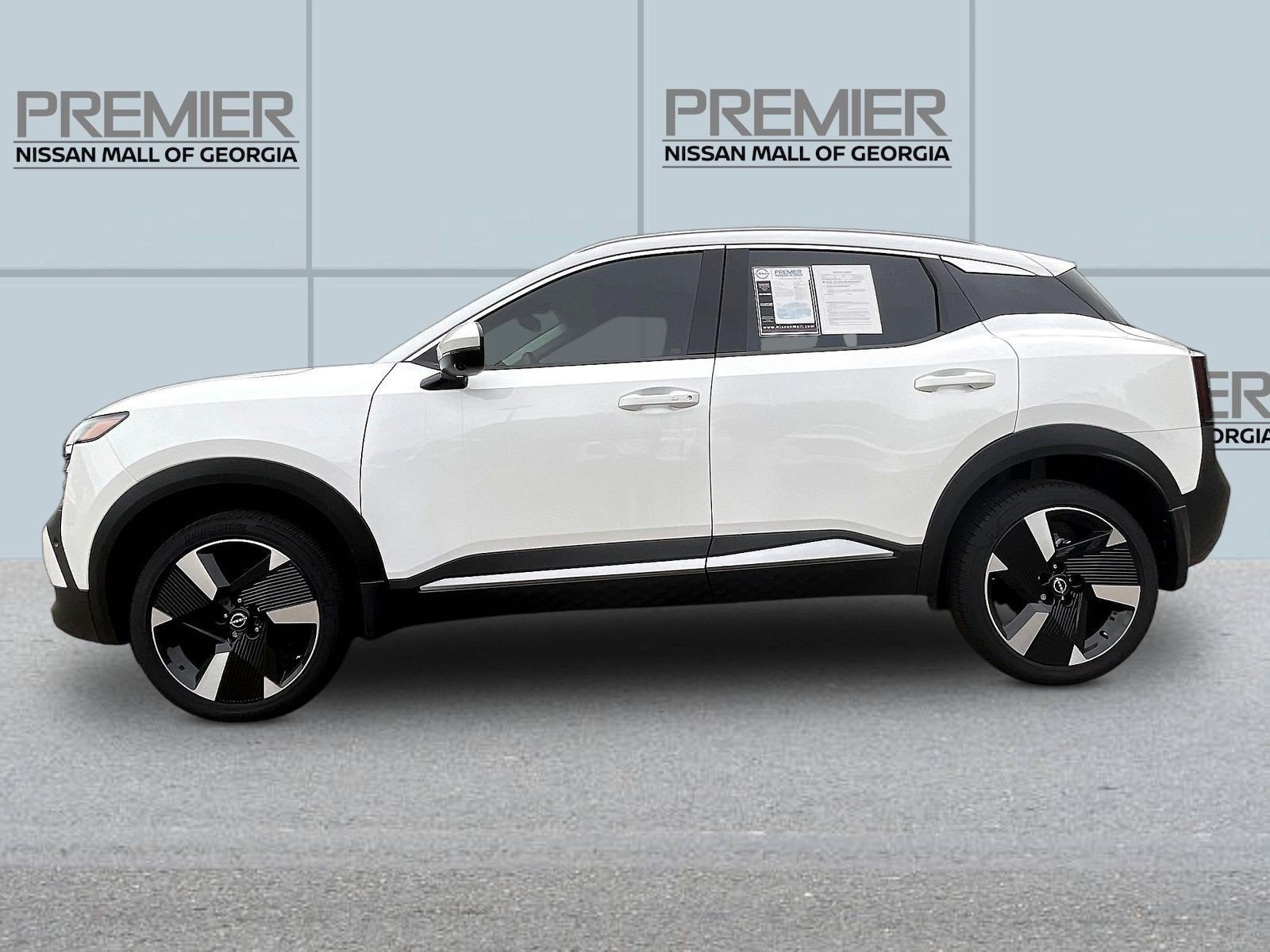 Certified 2025 Nissan Kicks SR FWD image 4