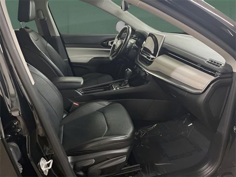 Used 2022 Jeep Compass Limited image 19