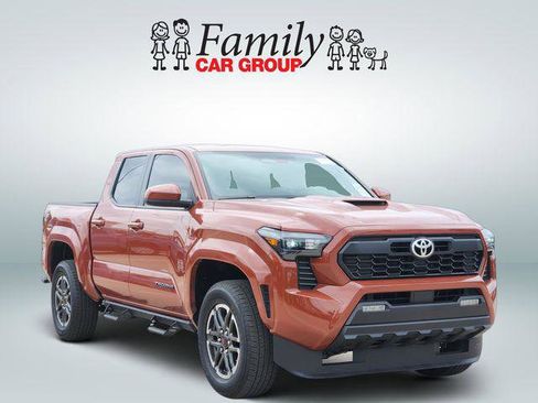 Certified 2025 Toyota Tacoma TRD Sport RWD image 2