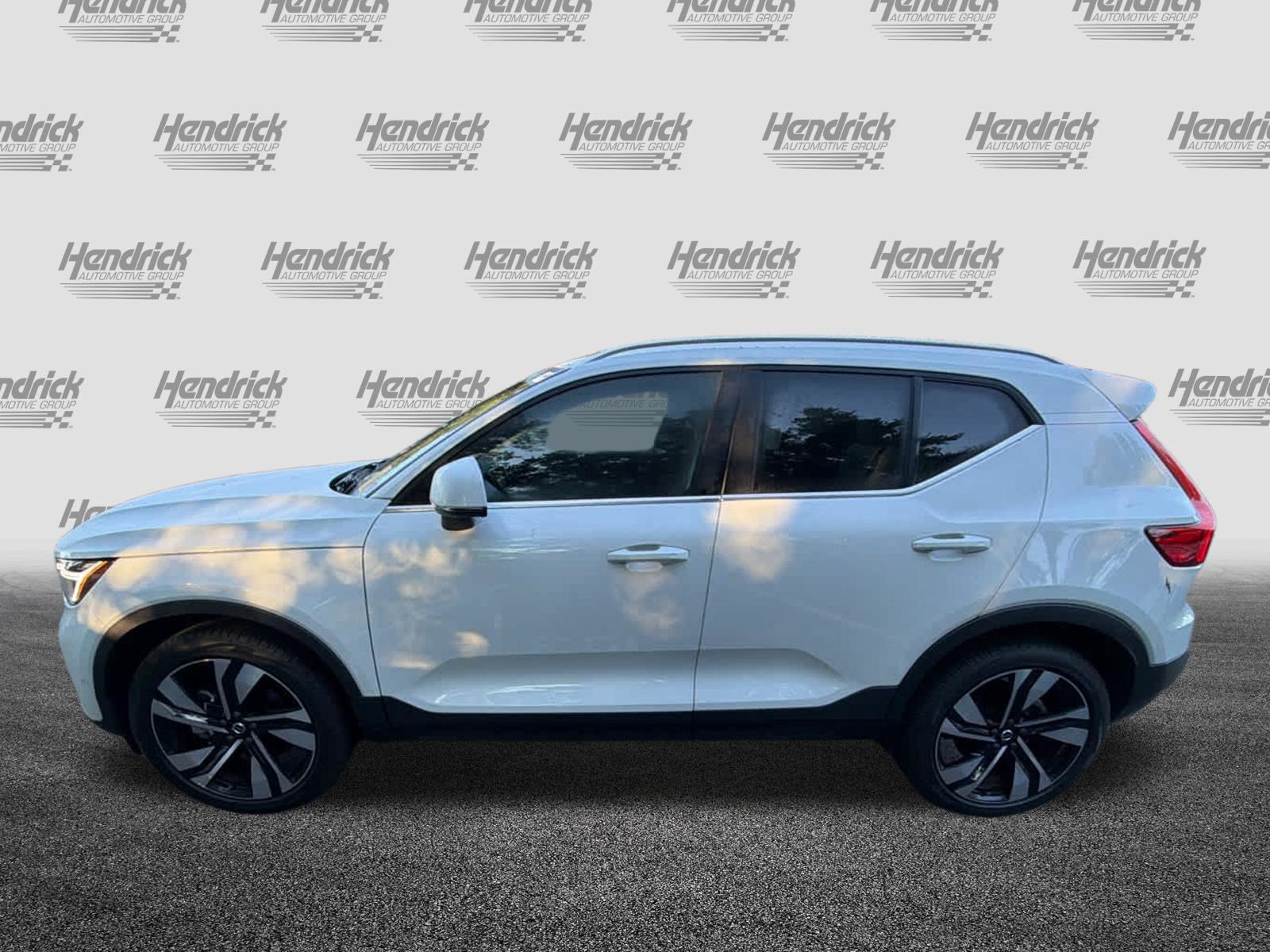 Used 2024 Volvo XC40 B5 Plus w/ Protection Package Premier AWD/4WD image 10