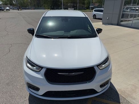 New 2026 Chrysler Pacifica Select FWD image 10