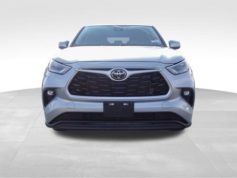 Certified 2024 Toyota Highlander LE image 9