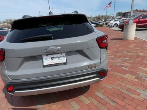 Used 2025 Chevrolet Trax LT w/ Driver Confidence Package FWD image 8