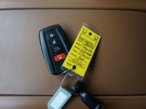 Used 2020 Toyota Highlander Platinum image 33