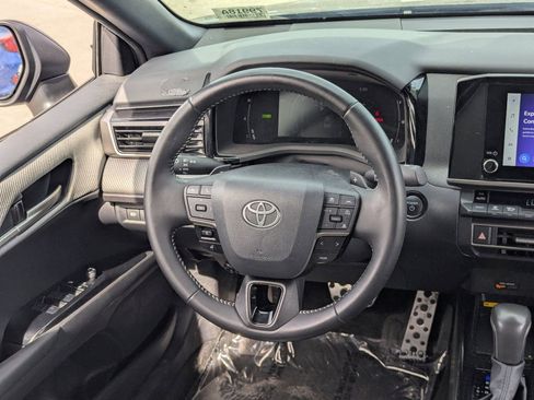 Used 2025 Toyota Camry SE AWD/4WD image 13