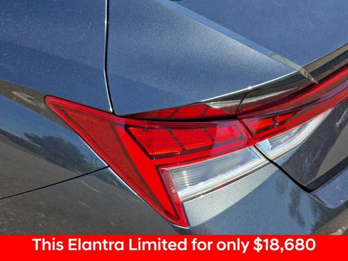 Used 2022 Hyundai Elantra Limited FWD image 41