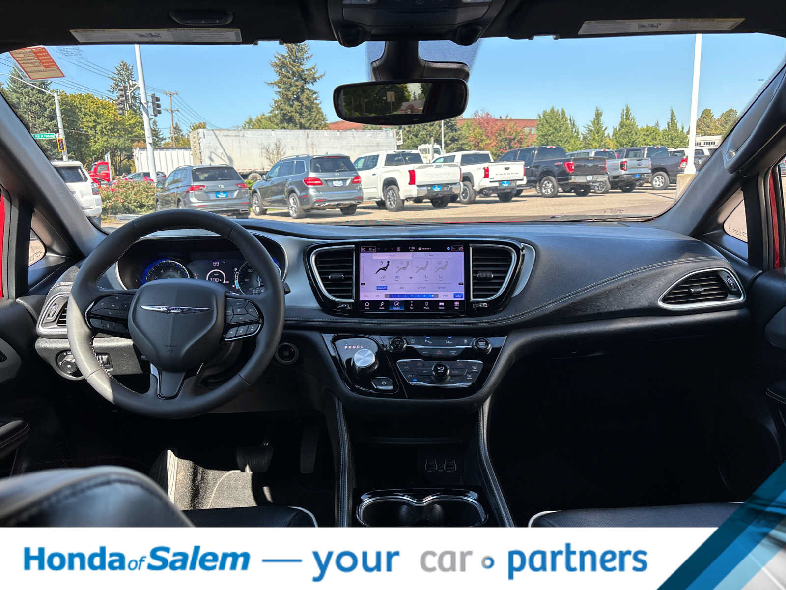 Used 2025 Chrysler Pacifica Limited FWD image 10