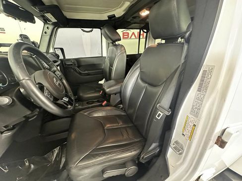 Used 2015 Jeep Wrangler Unlimited Sahara AWD/4WD image 22