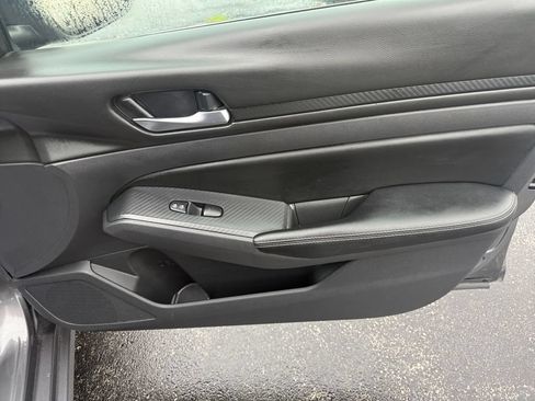 Used 2025 Nissan Altima 2.5 SV FWD image 19