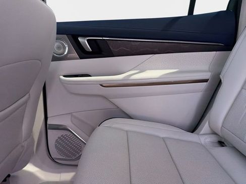 New 2026 Buick Enclave Avenir w/ Super Cruise Package FWD image 14