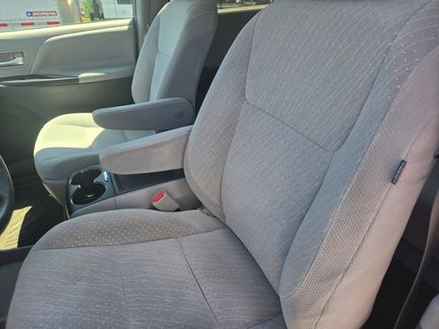 Used 2017 Toyota Sienna LE w/ Protection Package AWD/4WD image 2