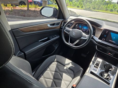 Used 2024 Volkswagen Atlas SE FWD image 9