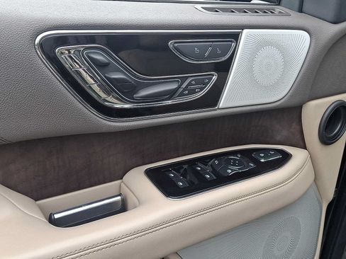 Used 2022 Lincoln Navigator Reserve AWD/4WD image 15