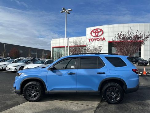 Used 2024 Honda Pilot TrailSport image 2