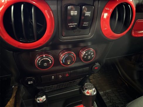 Used 2018 Jeep Wrangler Unlimited Sport w/ Connectivity Group image 12