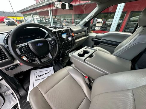 Used 2017 Ford F550 4x4 Crew Cab Super Duty image 6