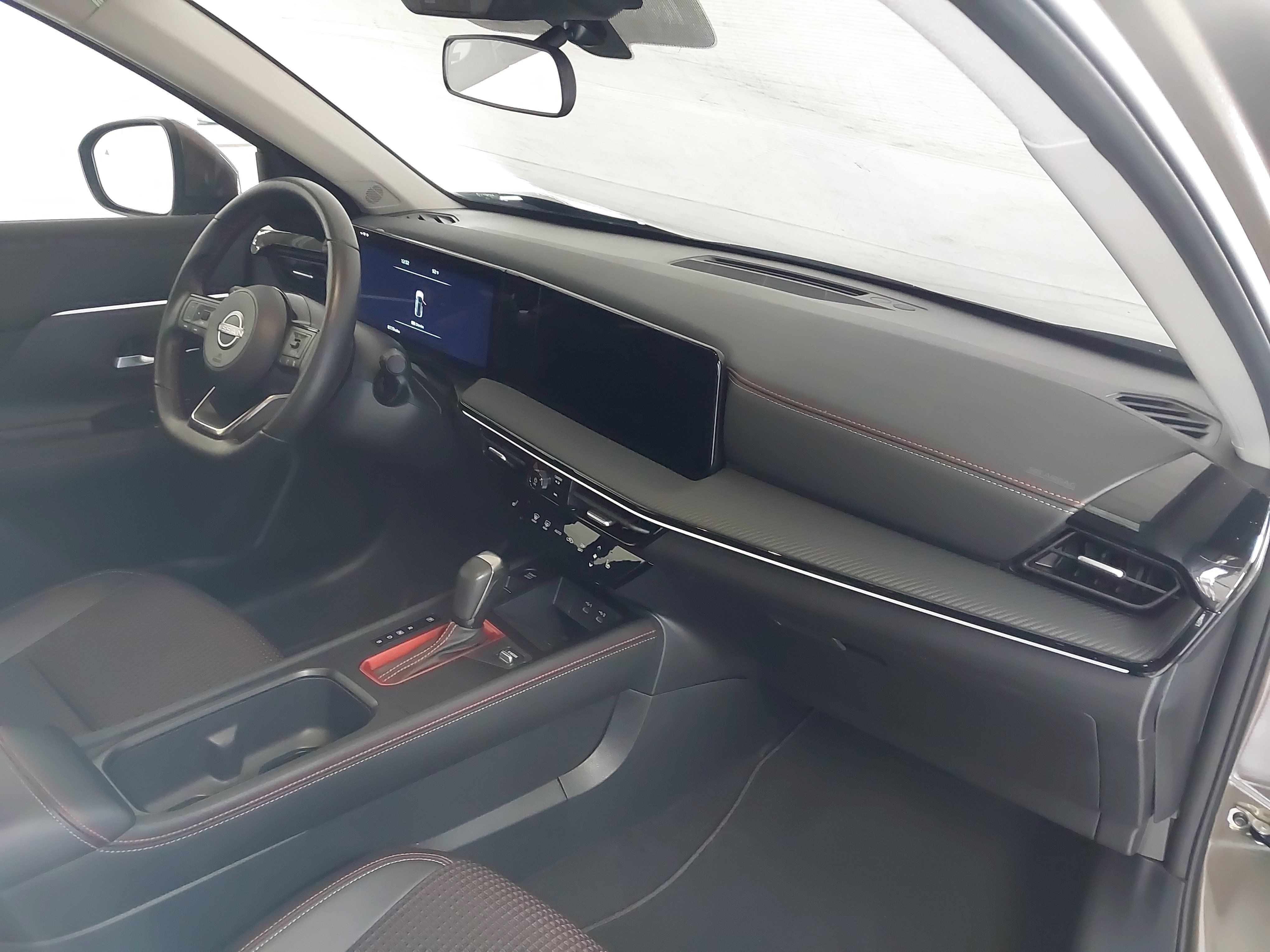 Used 2025 Nissan Kicks SR w/ SR Premium Package FWD image 29