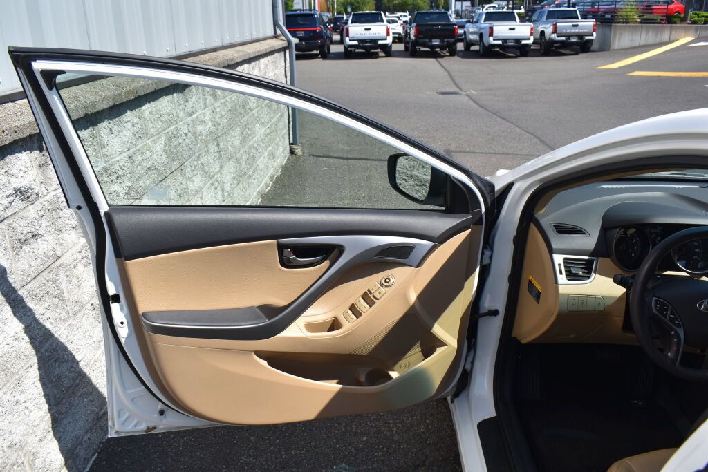 Used 2013 Hyundai Elantra Limited FWD image 17