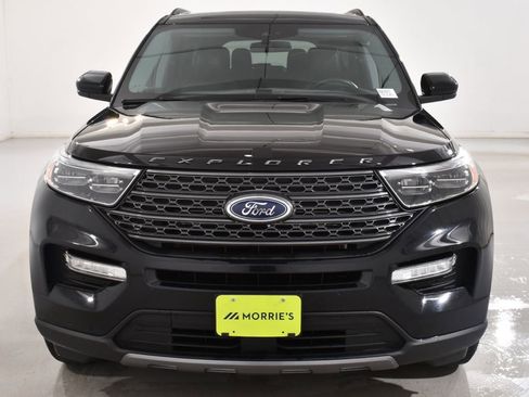 Used 2022 Ford Explorer XLT w/ Equipment Group 202A AWD/4WD image 3