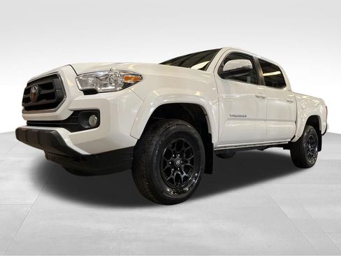Used 2021 Toyota Tacoma SR5 w/ Technology Package image 10