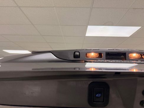 Used 2016 Toyota Sienna SE image 29