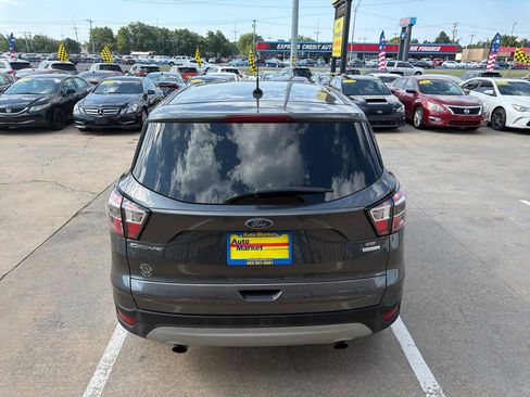 Used 2017 Ford Escape SE FWD image 6