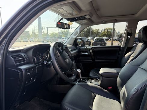 Used 2018 Toyota 4Runner TRD Off-Road Premium AWD/4WD image 5