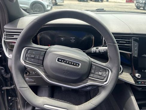 Used 2022 Jeep Wagoneer Series III w/ Premium Group I AWD/4WD image 14
