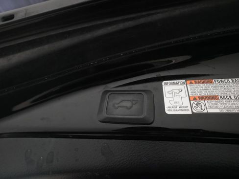 Used 2018 Toyota RAV4 XLE AWD/4WD image 15