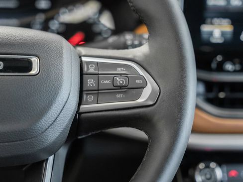 Certified 2025 Jeep Compass Limited AWD/4WD image 31