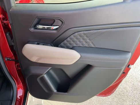 Used 2025 GMC Canyon Denali image 21