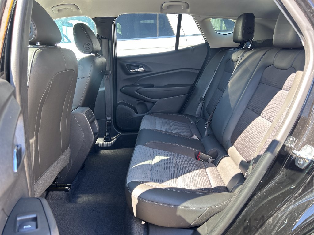 Used 2025 Chevrolet Trax LT FWD image 13