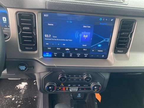 Used 2025 Ford Bronco Outer Banks image 9