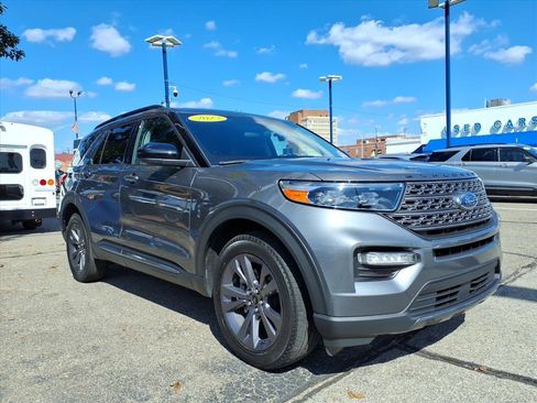 Certified 2023 Ford Explorer XLT w/ Equipment Group 202A image 3