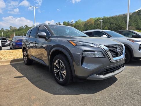 Used 2023 Nissan Rogue SV w/ SV Premium B Package image 2