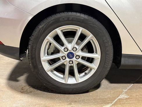 Used 2016 Ford Focus SE w/ Reverse Sensing Package image 19