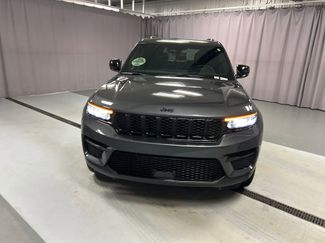 Used 2025 Jeep Grand Cherokee Altitude video 2