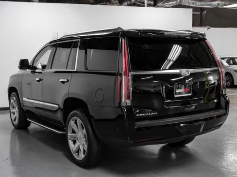 Used 2018 Cadillac Escalade Luxury image 11