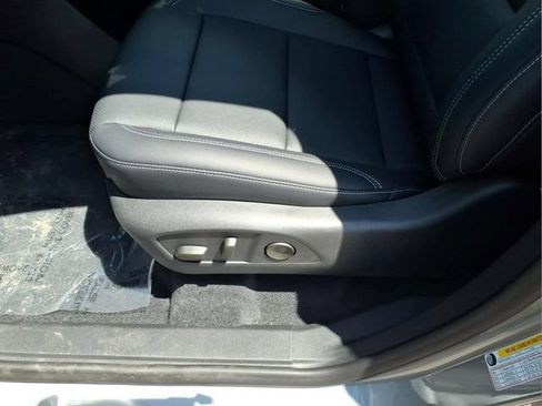 New 2026 Chevrolet Traverse LT w/ Sun and Wheel Package AWD/4WD image 19