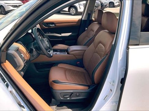 Certified 2025 Nissan Pathfinder Platinum image 18