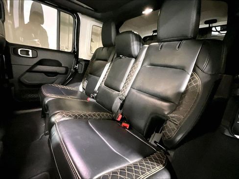 Used 2020 Jeep Wrangler Unlimited Sahara image 36
