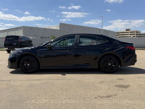 Used 2025 Toyota Camry SE FWD image 6